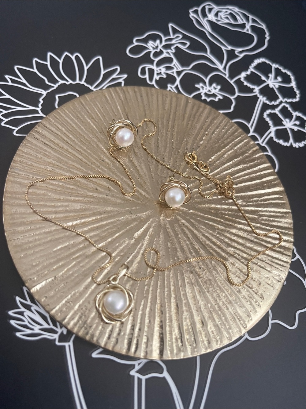 Gold Pearl Pendant Necklace - Classic White Pearl Accent